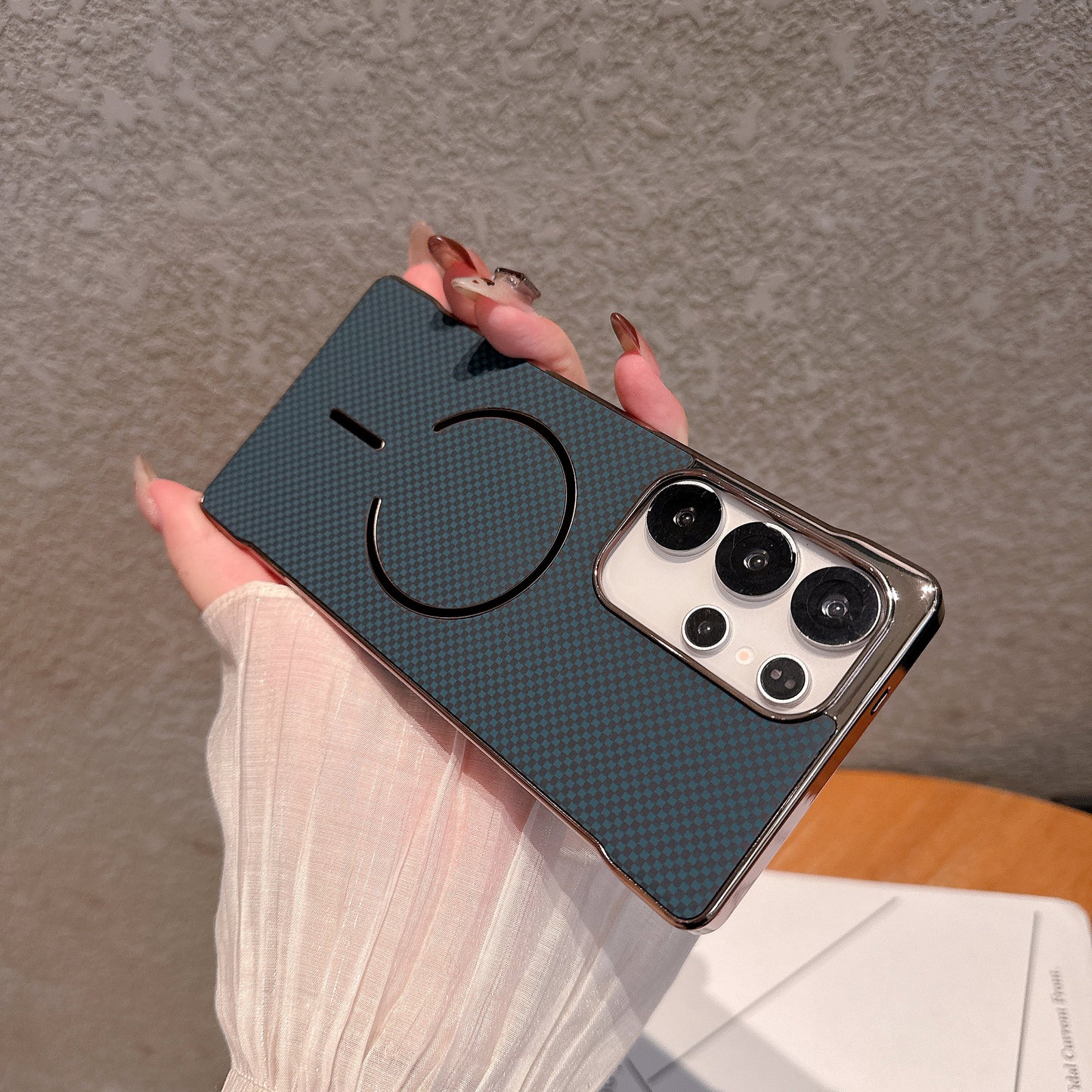 Ultra-thin Borderless Kevlar Texture Magnetic Electroplated Phone Case For Samsung Galaxy