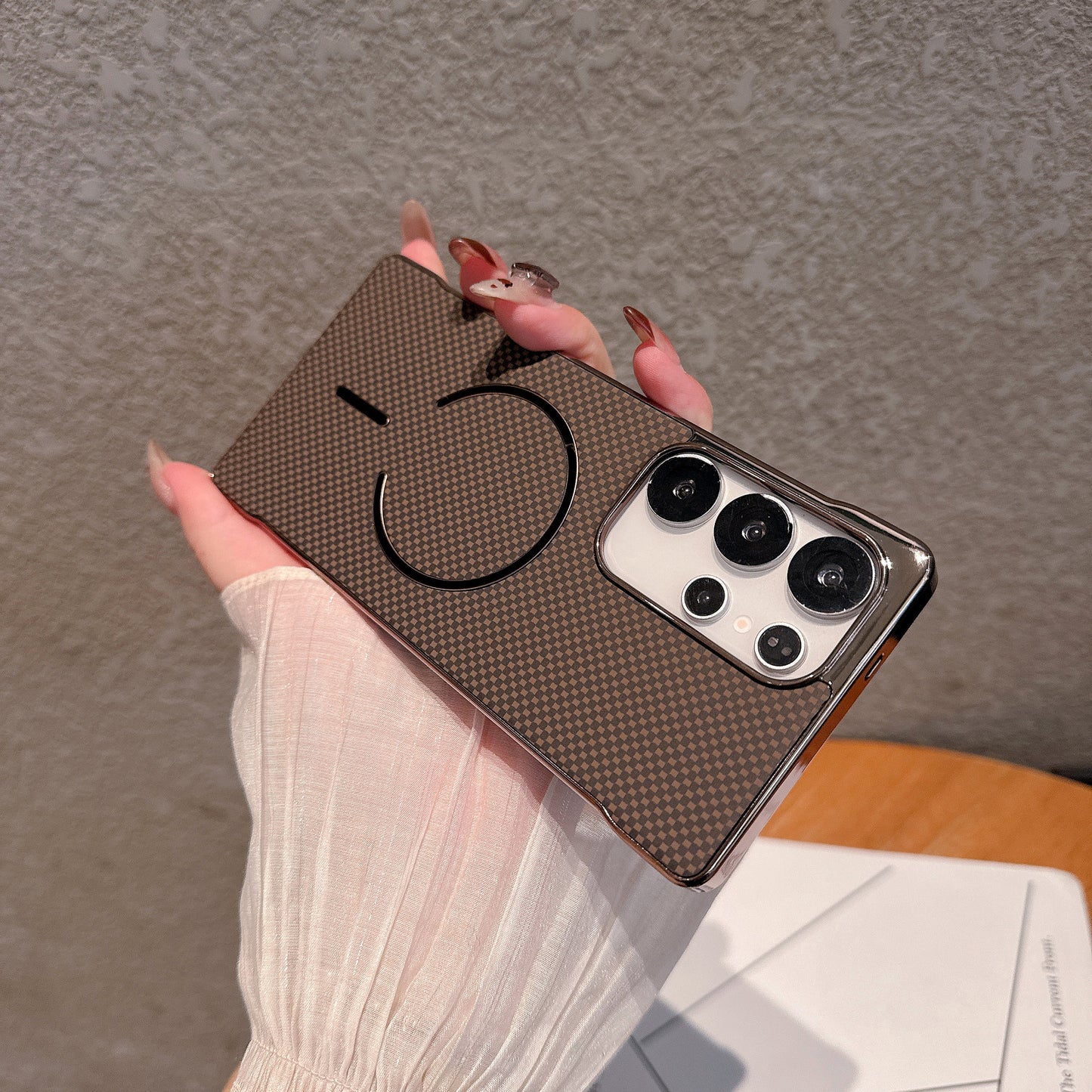 Ultra-thin Borderless Kevlar Texture Magnetic Electroplated Phone Case For Samsung Galaxy